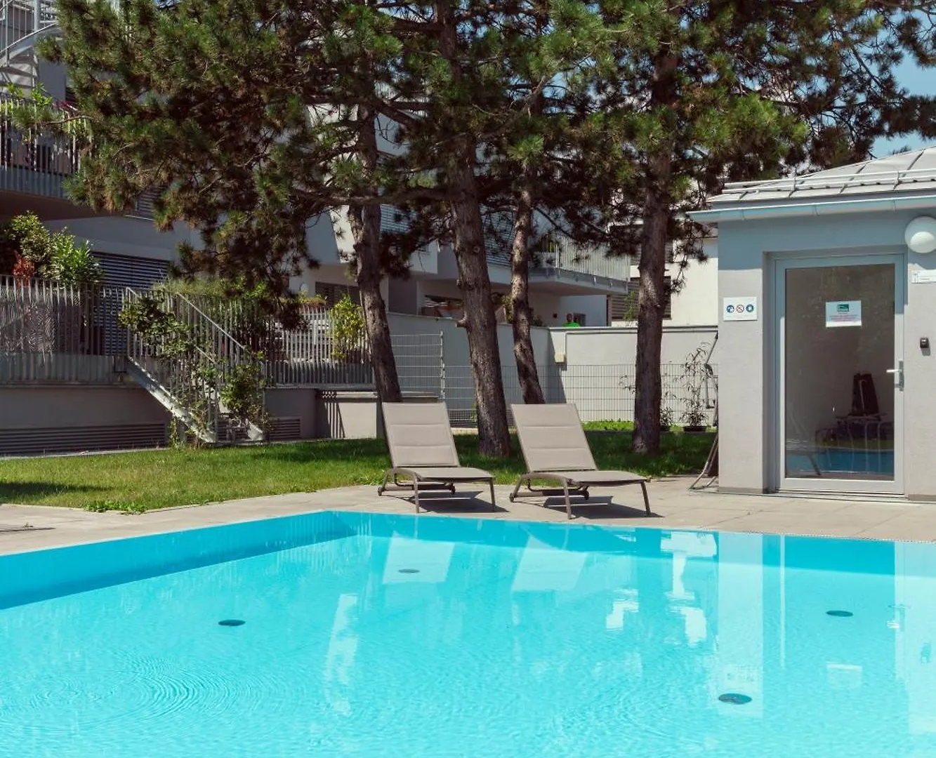 Modern Stylish Design Apartment With Free Parking Emily Viyana
