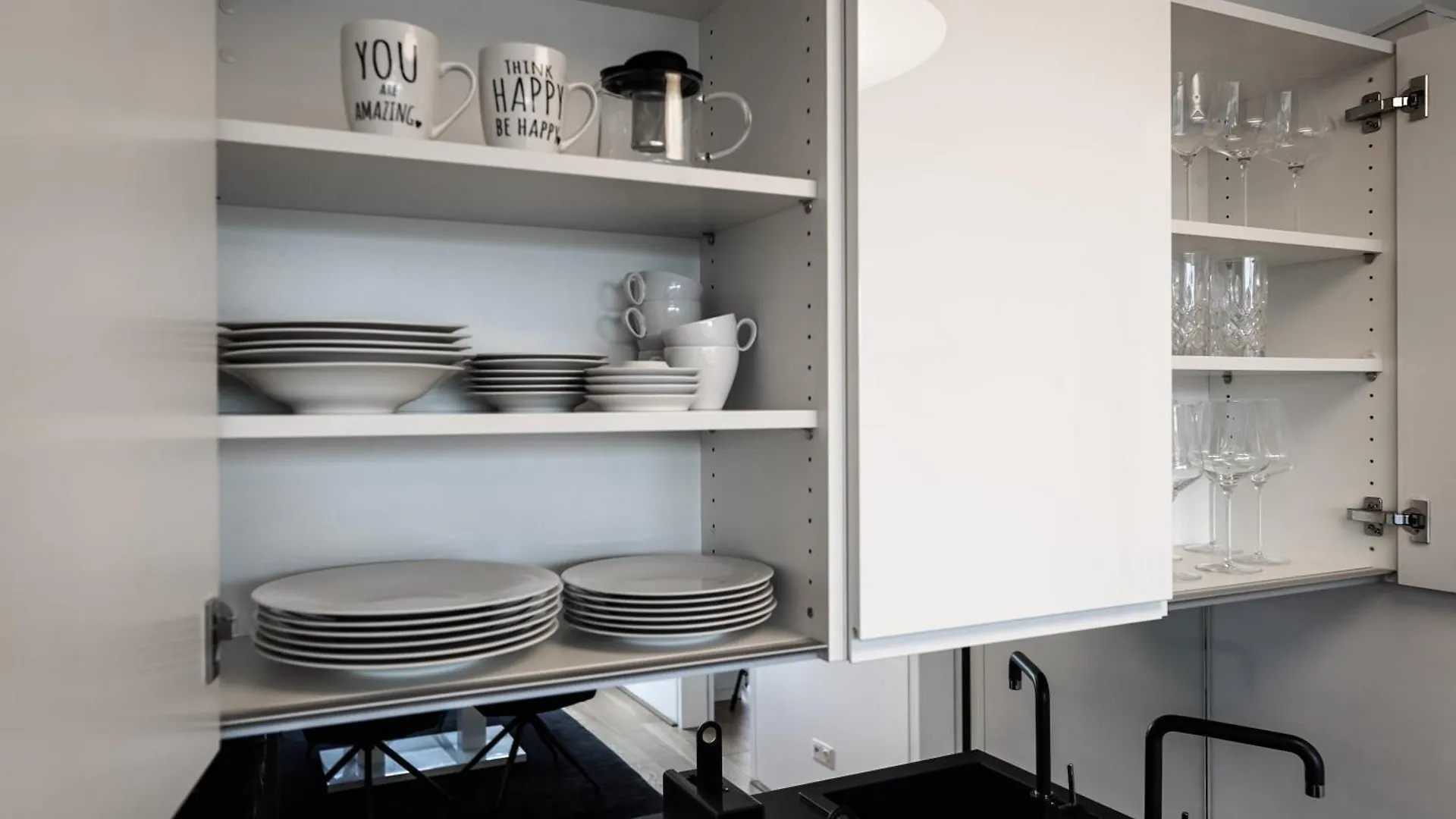 Modern Stylish Design Apartment With Free Parking Emily Viyana